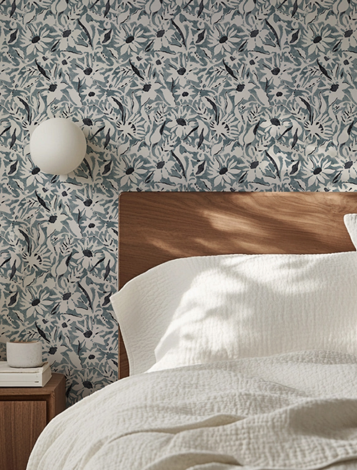 Astrid Wallpaper / Cove