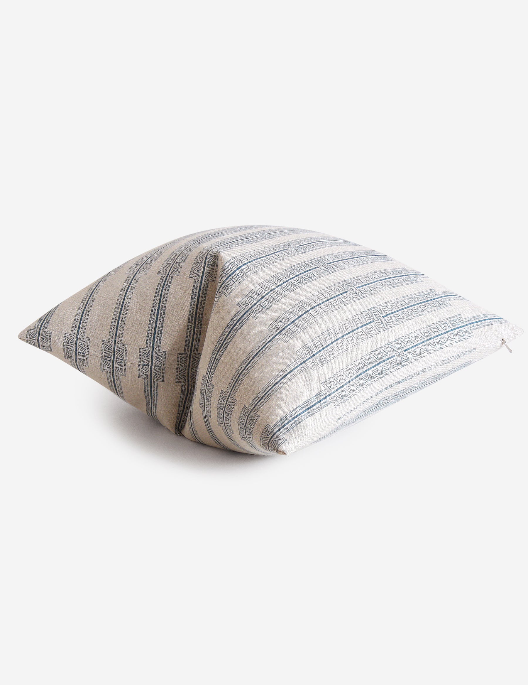 Indro Pillow / Lake Natural