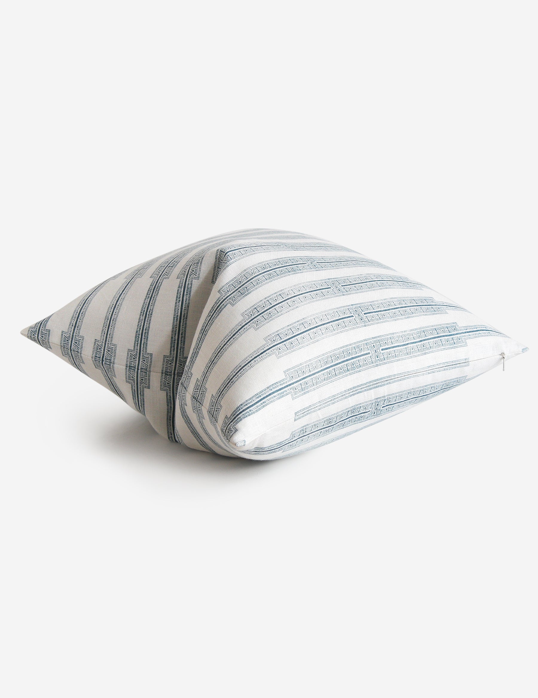 Indro Pillow / Lake Oyster