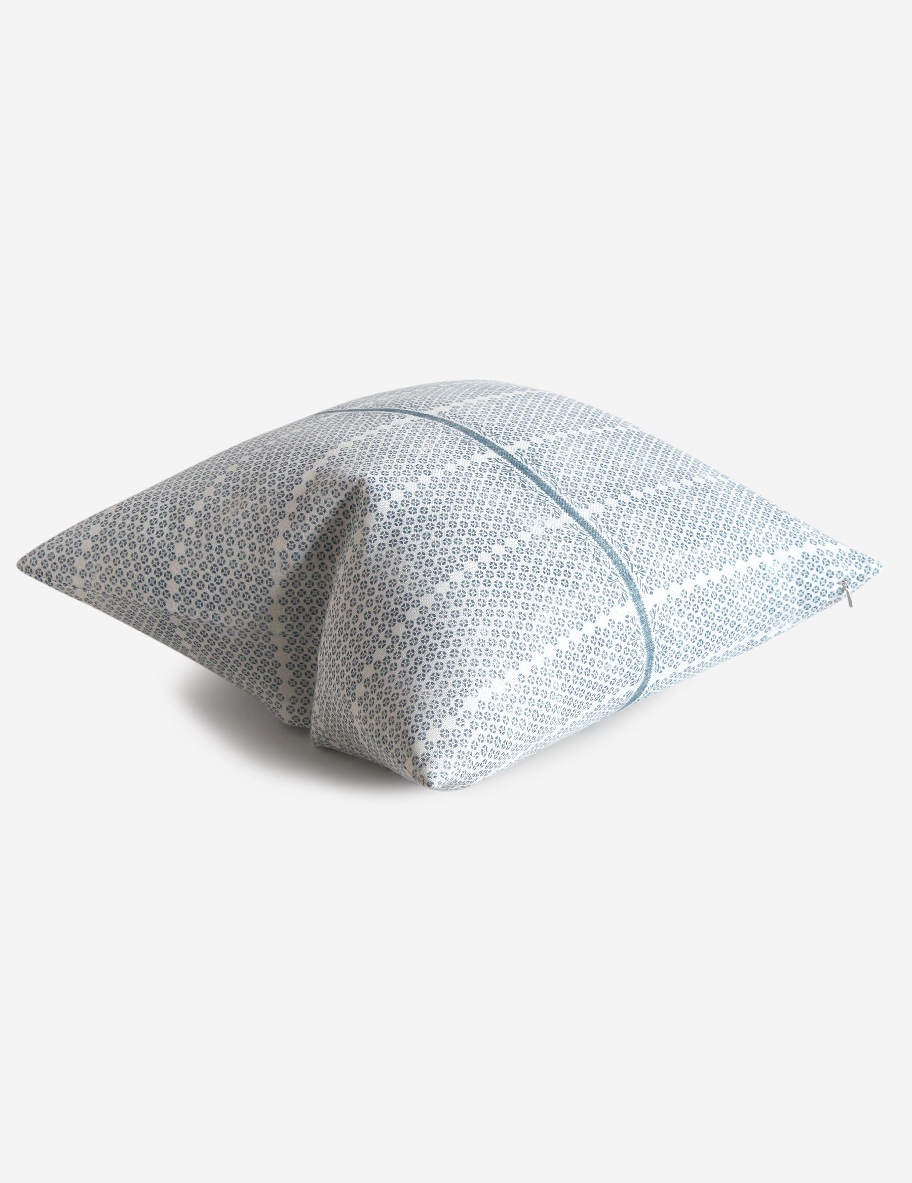 Madu Pillow / Lake Oyster